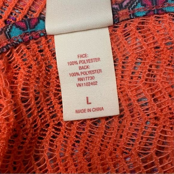 Geometric Print High Low Raceback Tank Top with See Through Back Size Large - Picture 7 of 8